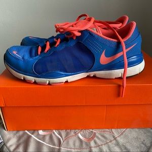 Nike Flex Trainer 2. Women’s 8.